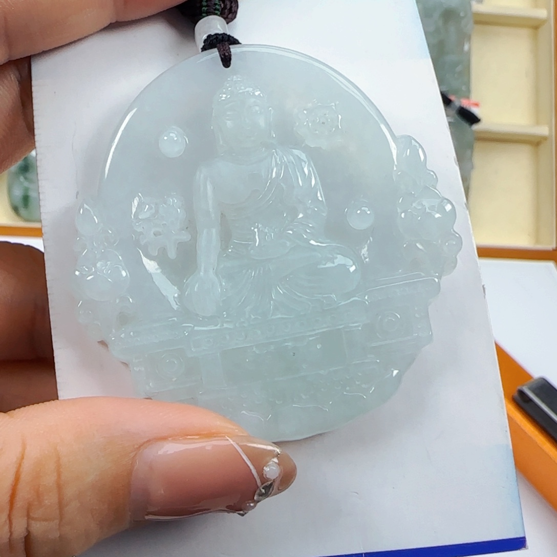 翡翠未镶嵌颈饰  