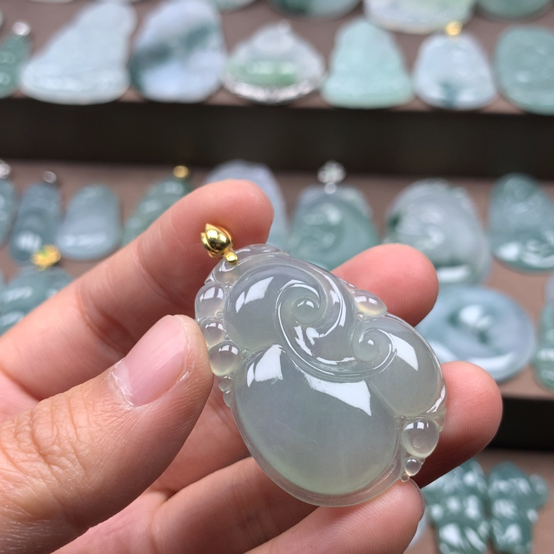 颈饰18K金镶嵌翡翠天然翡翠