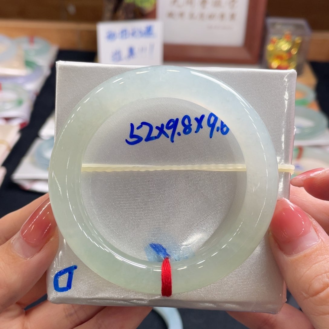 翡翠手镯未镶嵌52圆