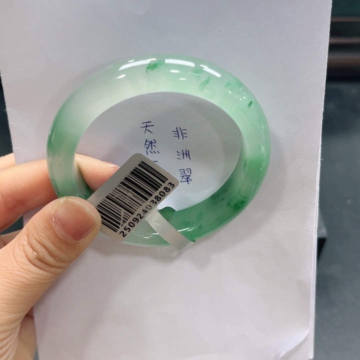 时***语石英质玉（非洲翠）未镶嵌手镯