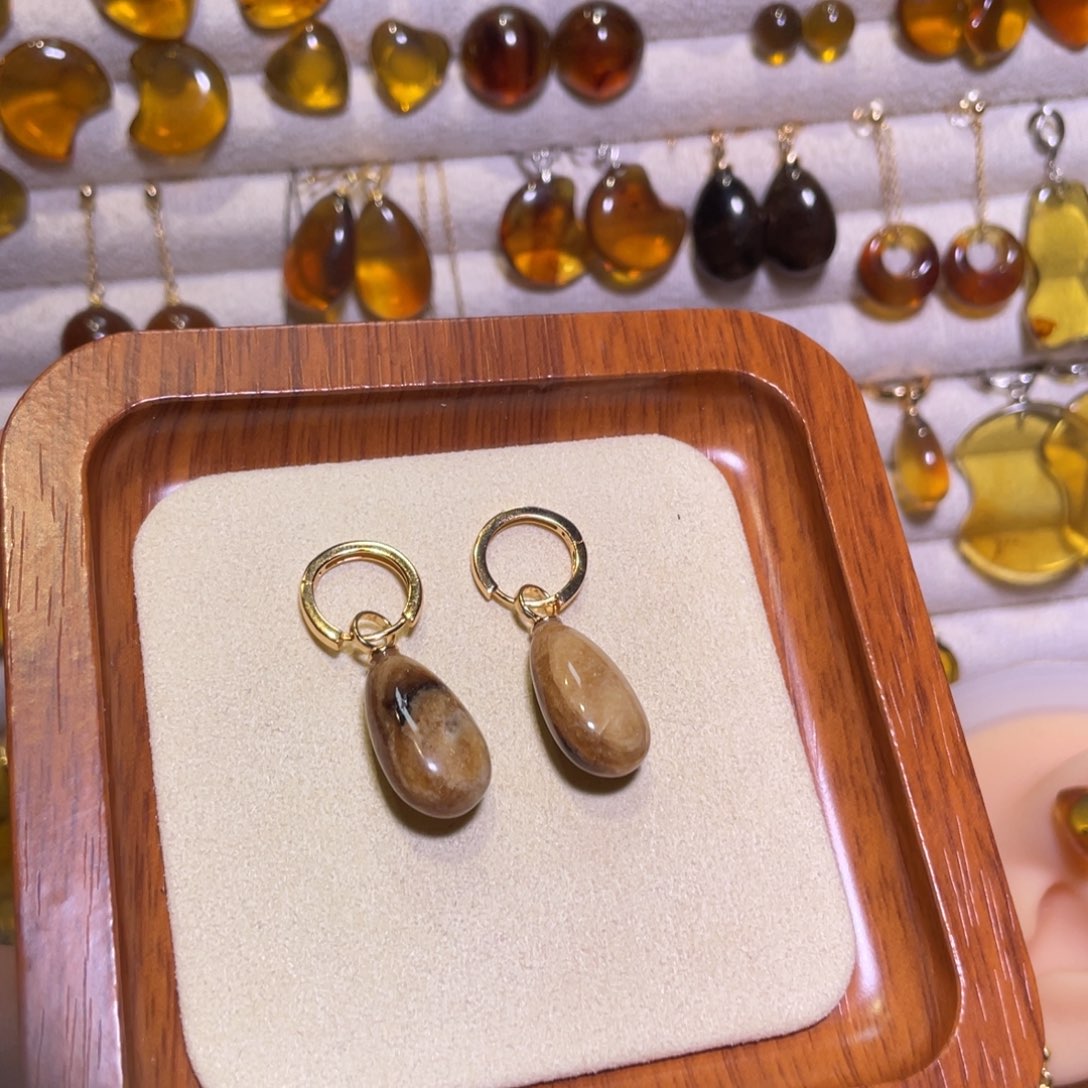 银S925镶嵌琥珀耳饰瓷白根珀耳坠