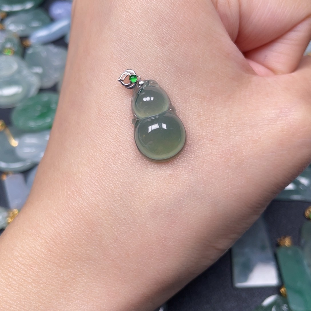 翡翠颈饰18K金镶嵌翡翠