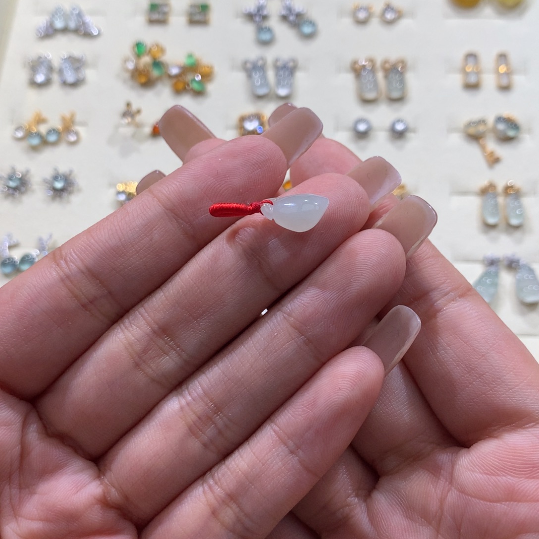 用***7翡翠未镶嵌颈饰翡翠