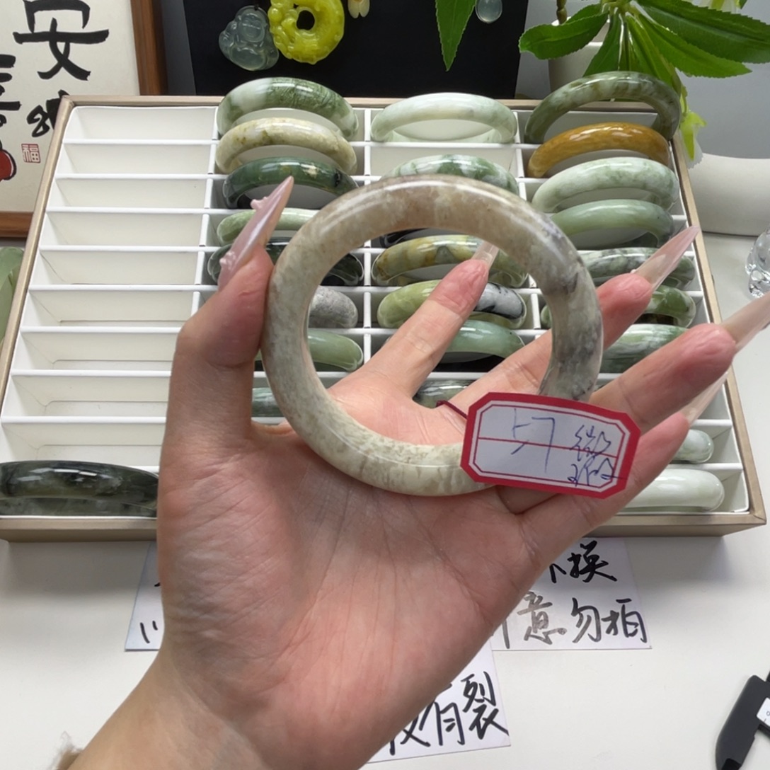 唔***吖蛇纹石玉未镶嵌手镯