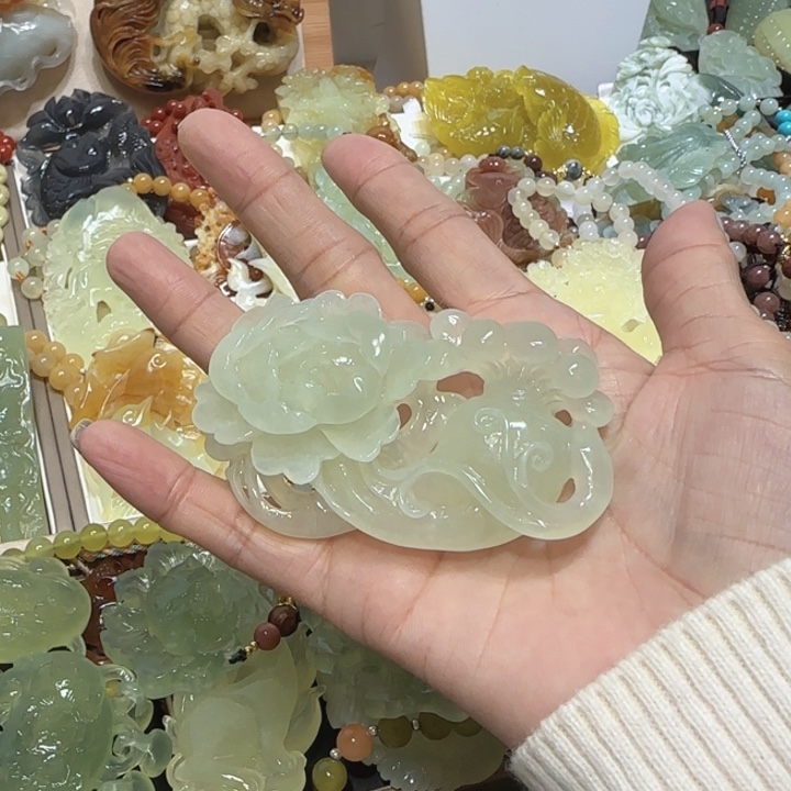 未镶嵌蛇纹石玉吊坠