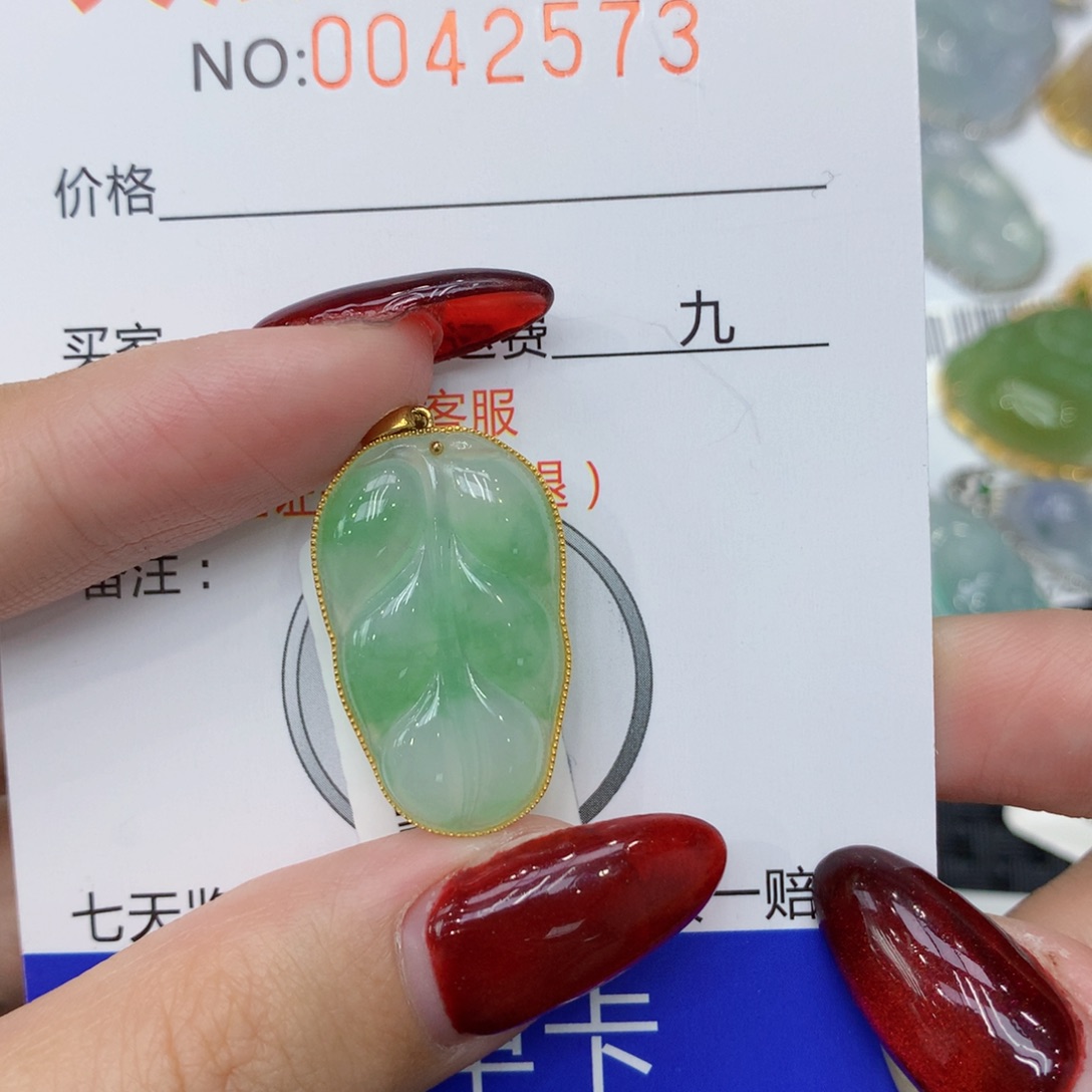 翡翠颈饰18K金镶嵌vvbhhjjjk