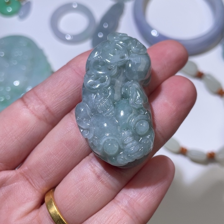 小***绪翡翠未镶嵌颈饰翡翠