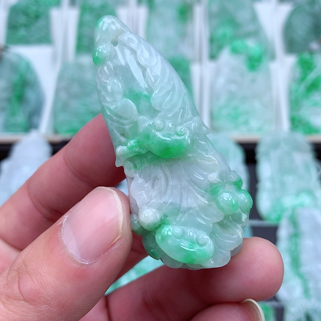 翡翠颈饰未镶嵌翡翠吊坠