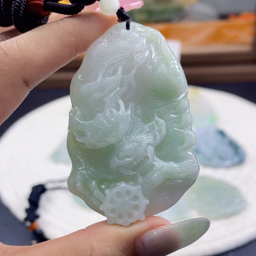 翡翠裸石天然翡翠飘果绿龙牌