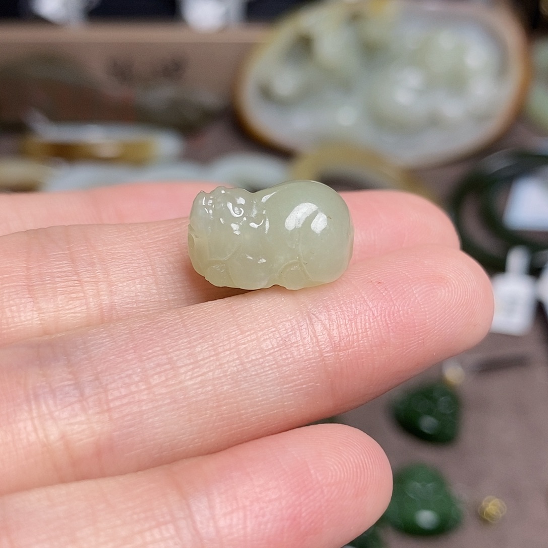 颈饰未镶嵌和田玉通控貔貅