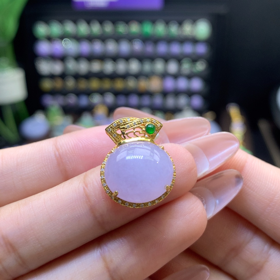 翡翠18K金镶嵌颈饰