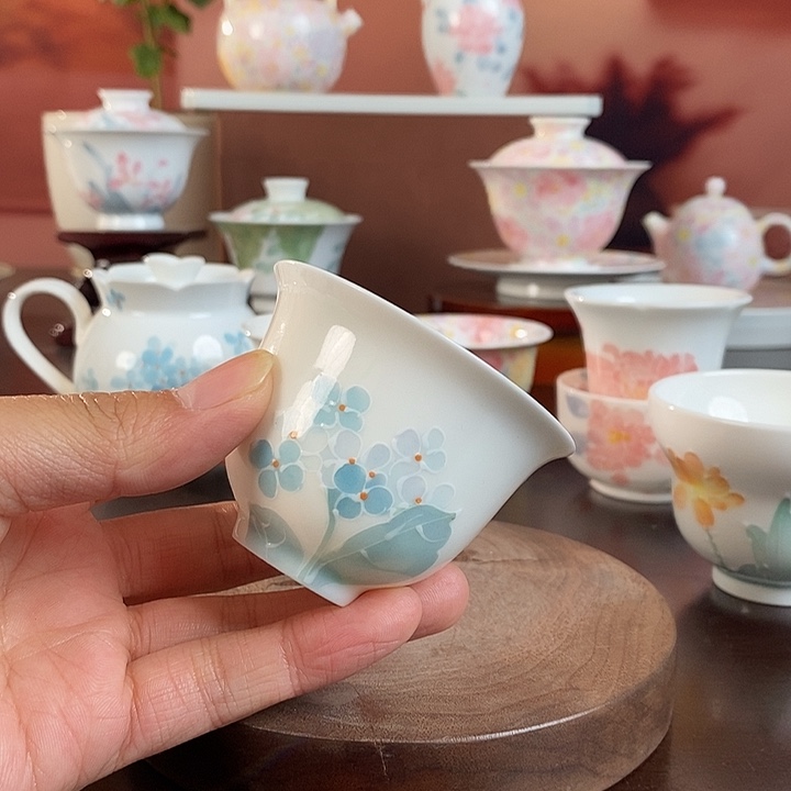 绣球花釉下品茗杯