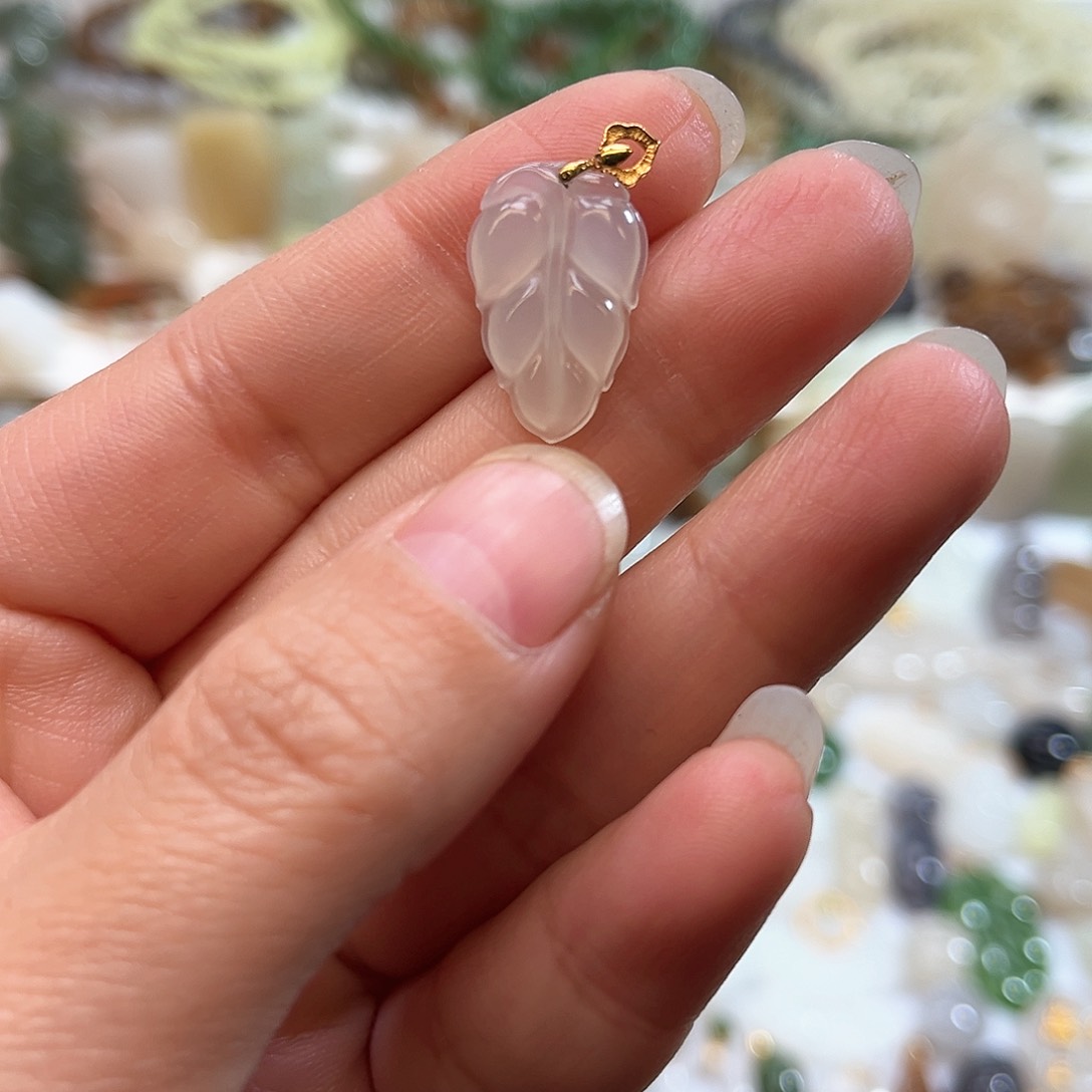 和田玉吊坠(赠链)18K金镶嵌多*妈