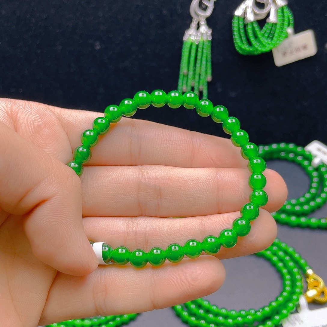 翡翠未镶嵌颈饰卡6