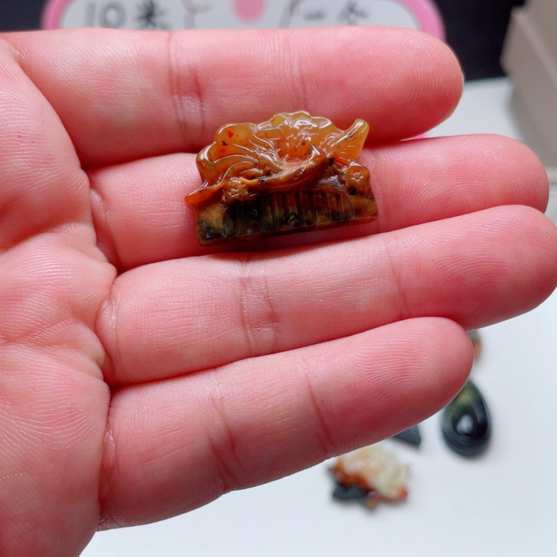 阿***子未镶嵌蛇纹石玉颈饰