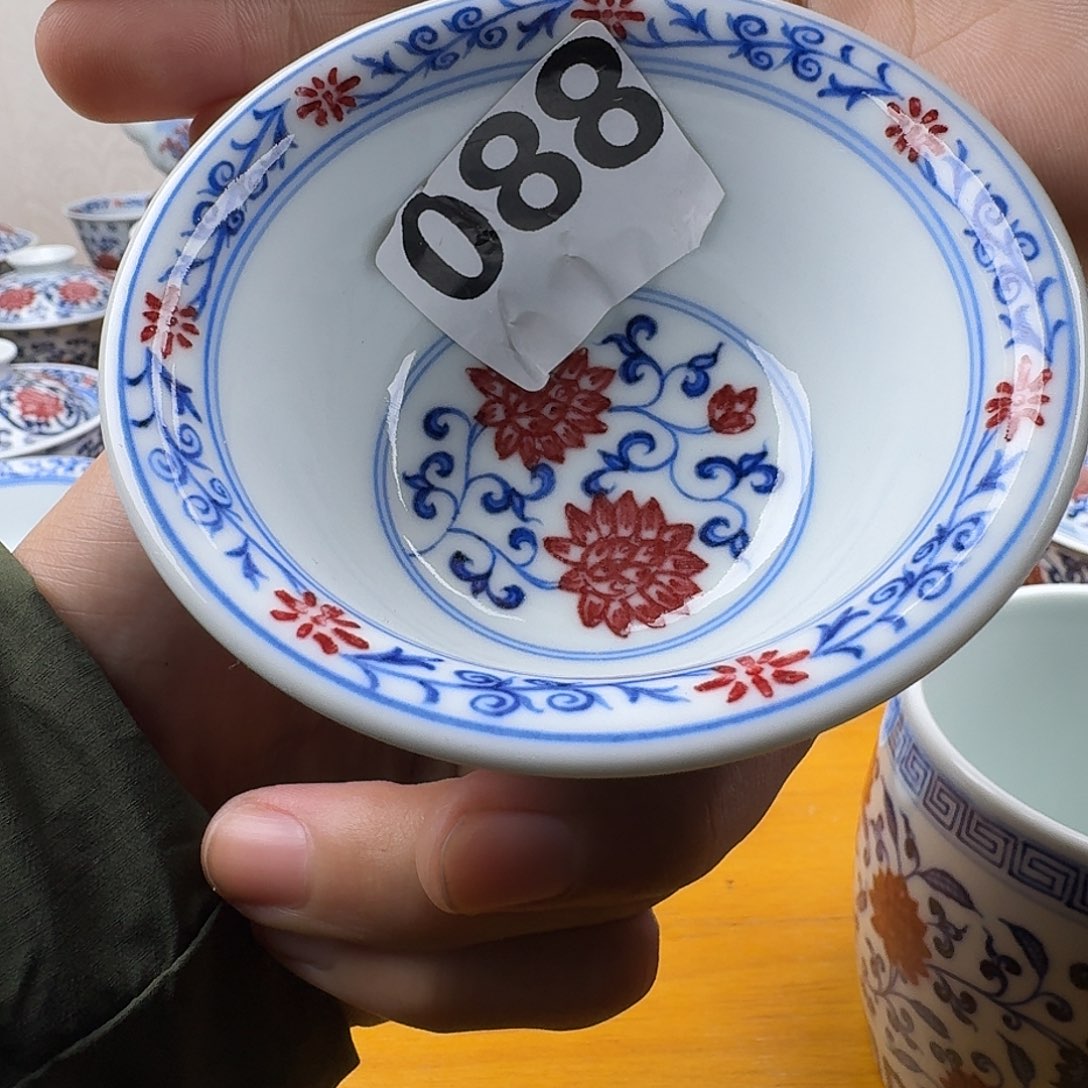 当代釉里红压手杯