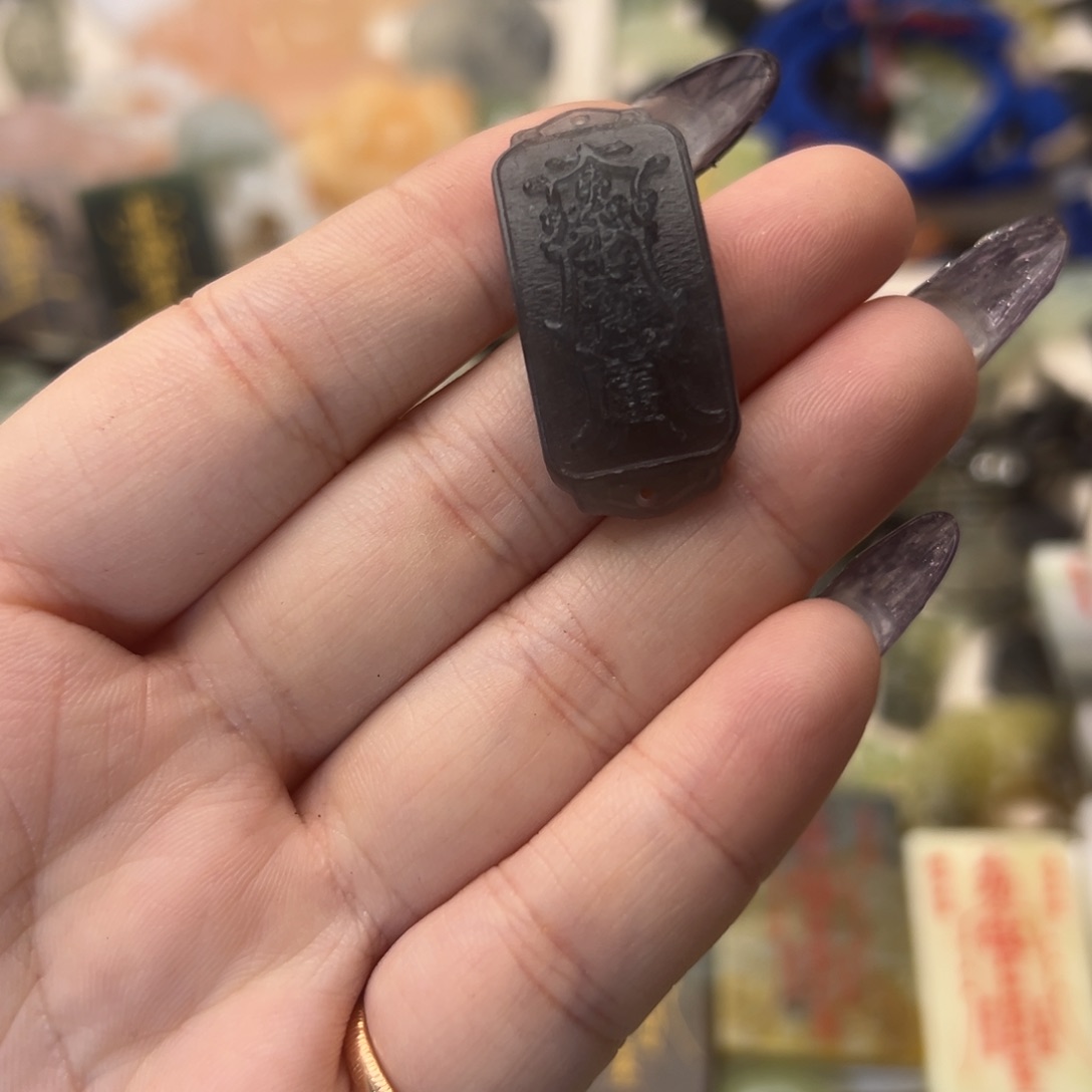 蛇纹石玉颈饰合金