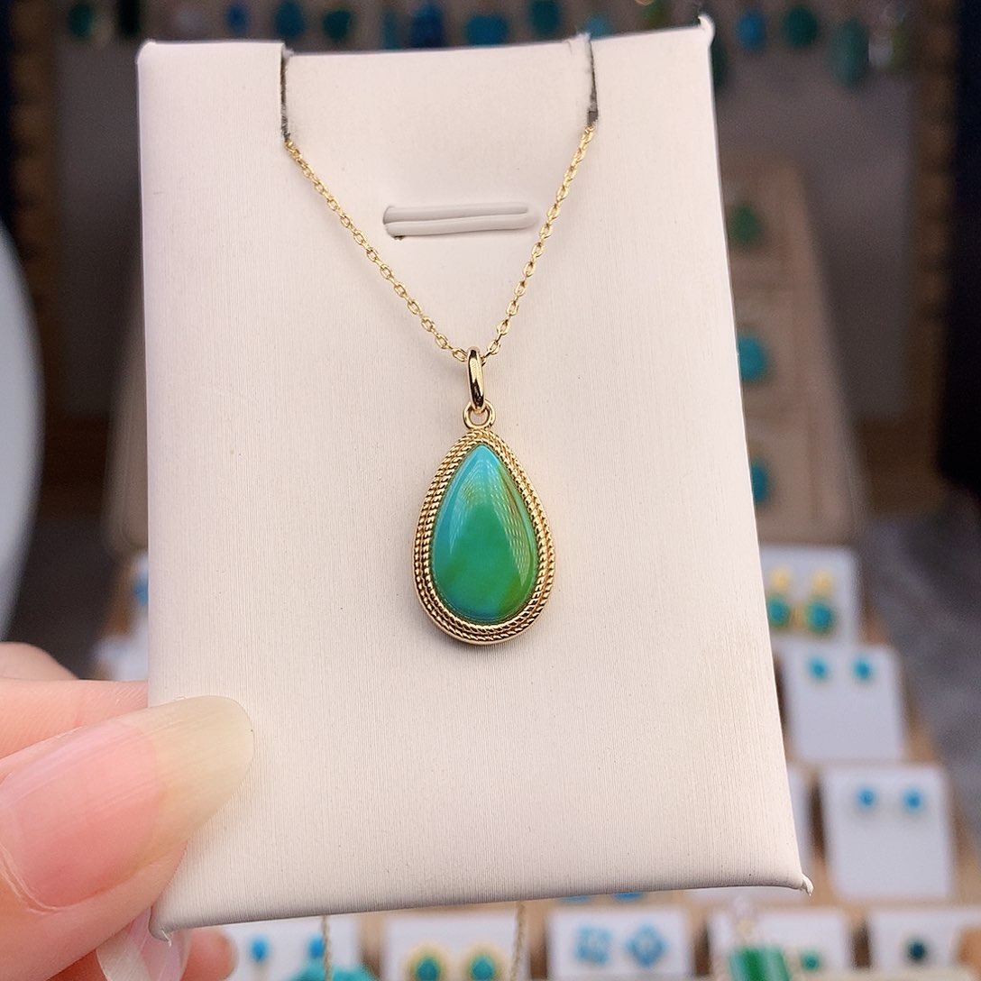 绿松石未镶嵌颈饰