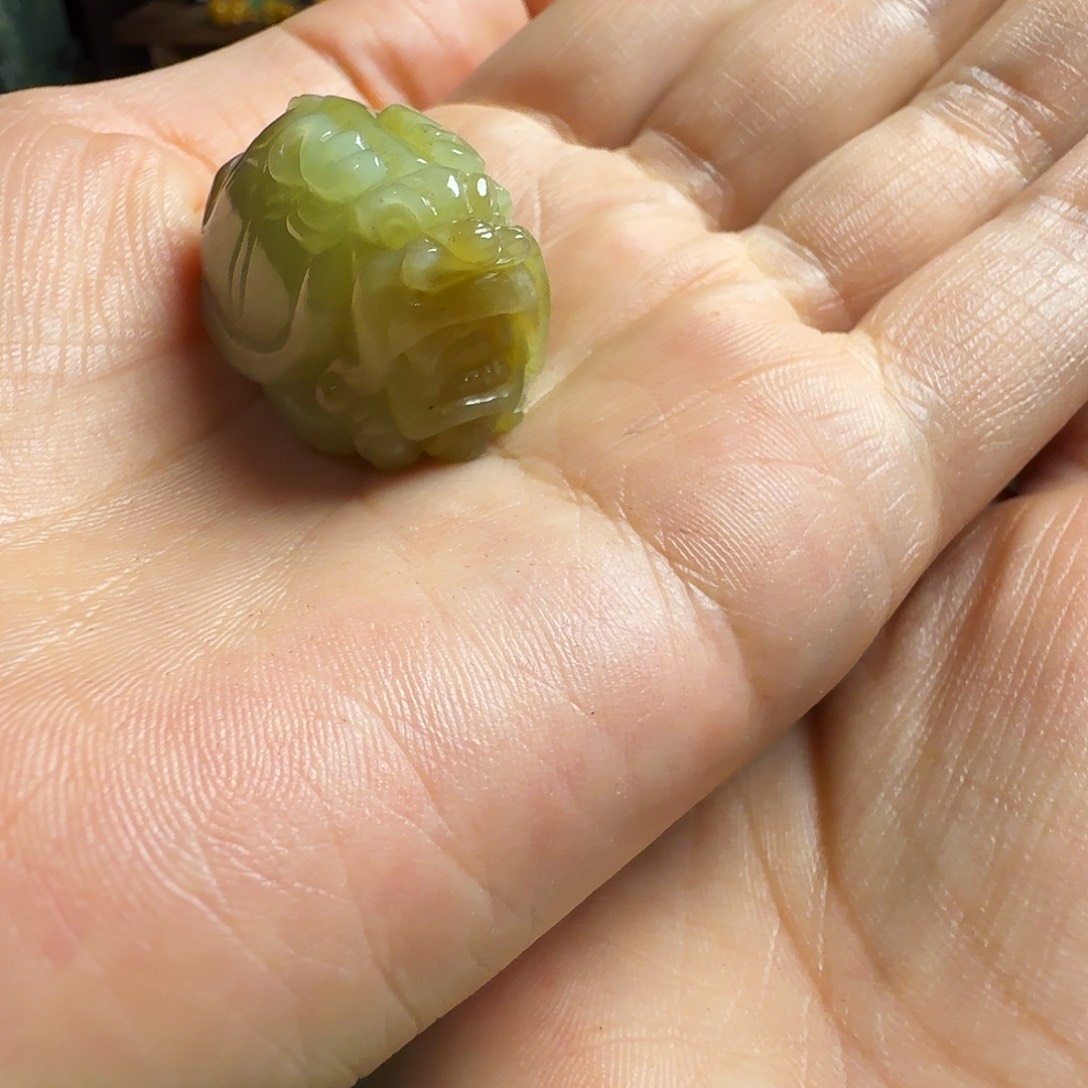 李****和田玉（糖玉）未镶嵌颈饰