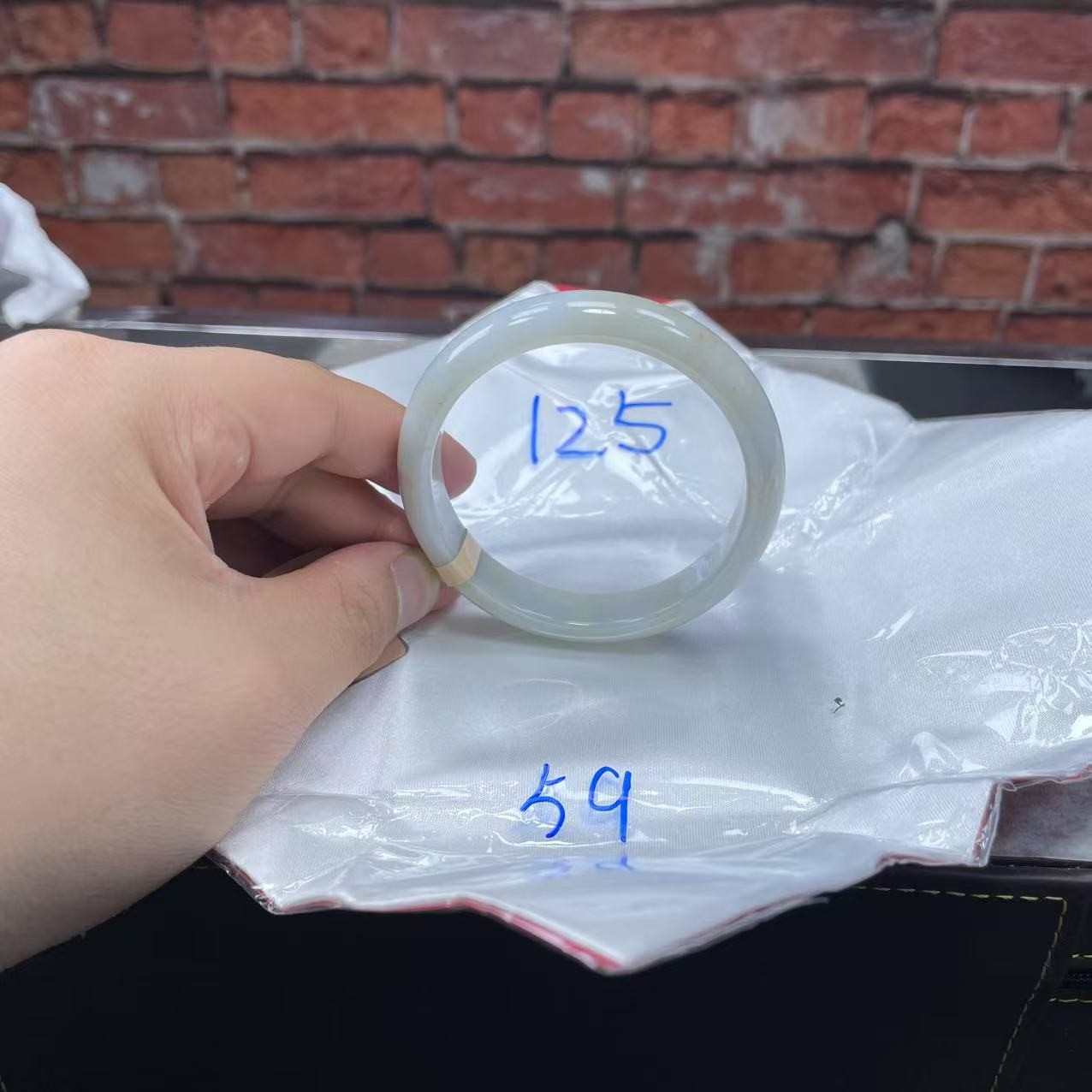 毛货手镯需精细抛光/125