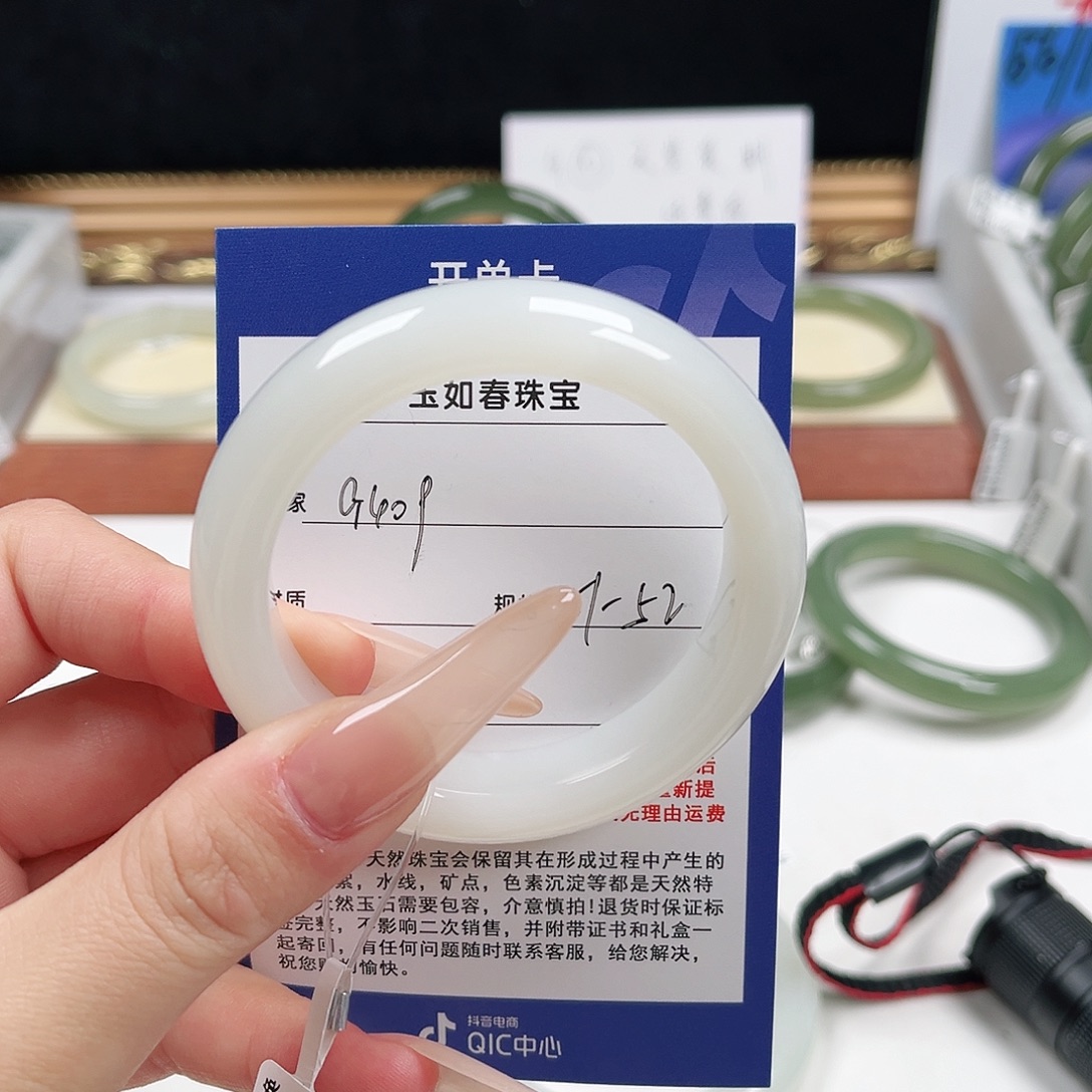 এ***࿐和田玉未镶嵌手镯