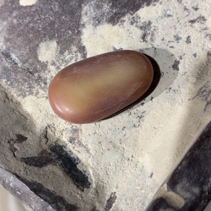 透闪石质玉未镶嵌颈饰