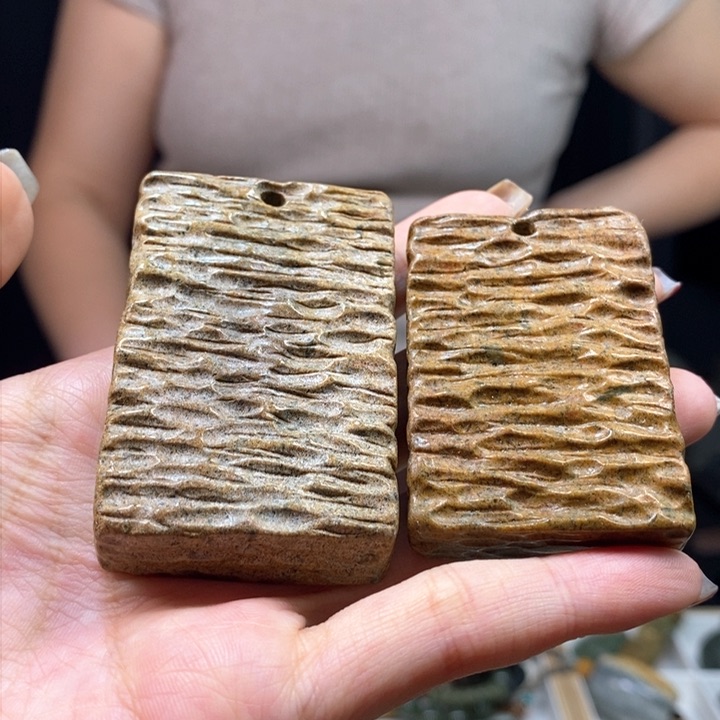 岫岩河磨玉（透闪石质玉）颈饰未镶嵌