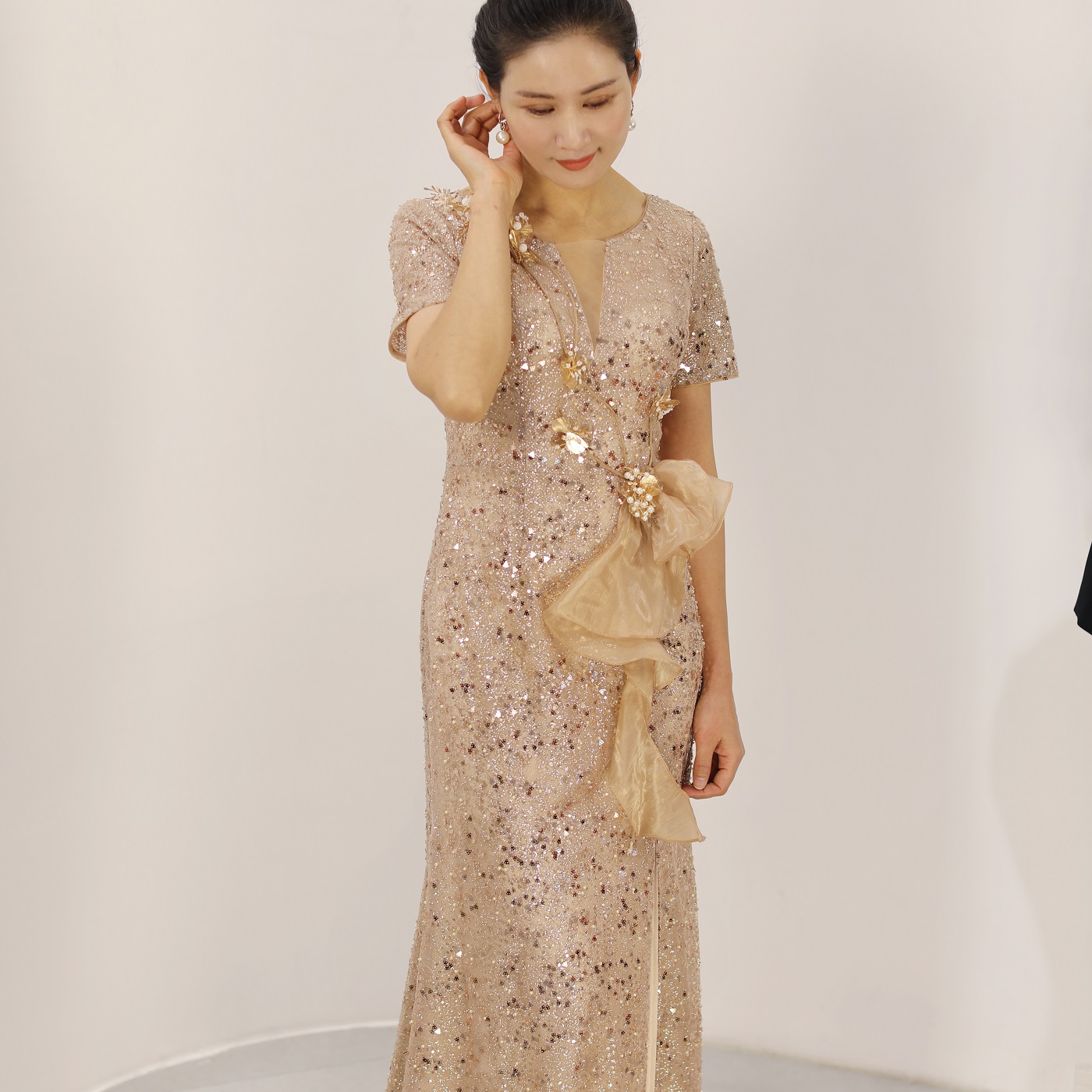 BOFEINA/帛妃娜高定礼服气质高贵线条简单而流畅高贵奢华婚庆礼服