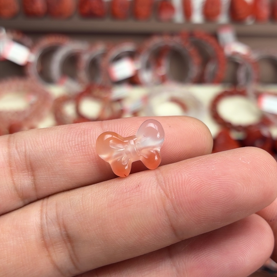 南红玛瑙未镶嵌颈饰蝴蝶结（左右）