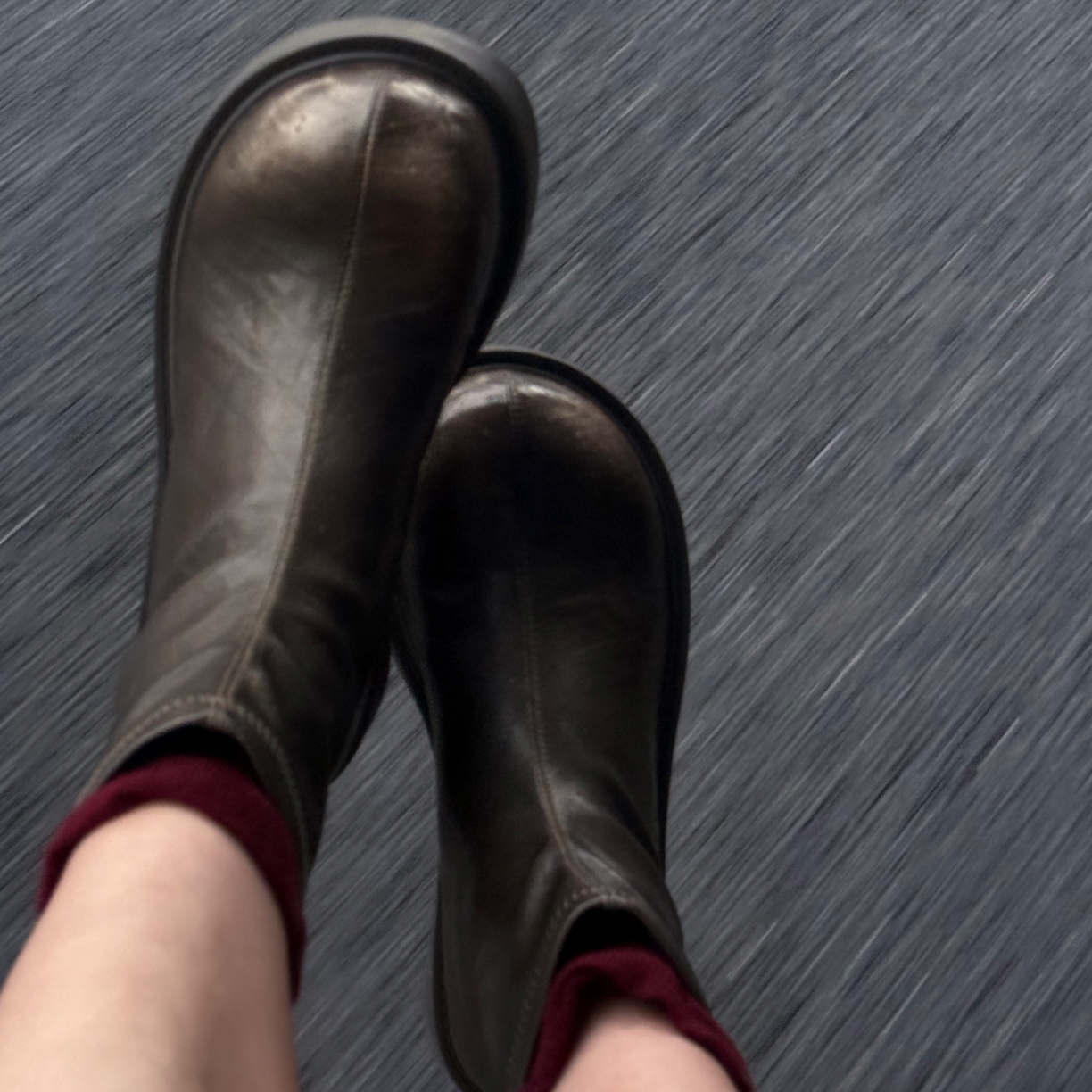 【鞋子都在这里拍】特色百搭黑色软底复古低跟方头时尚韩版