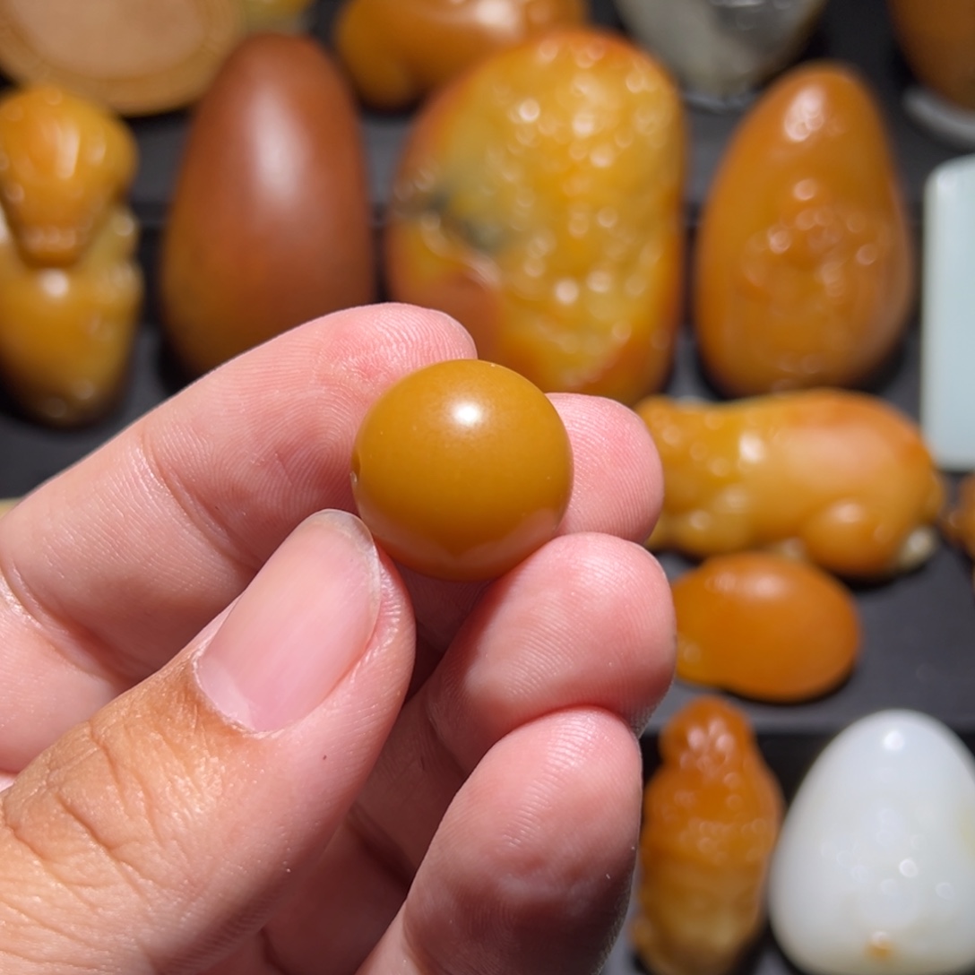 青***木和田玉未镶嵌颈饰