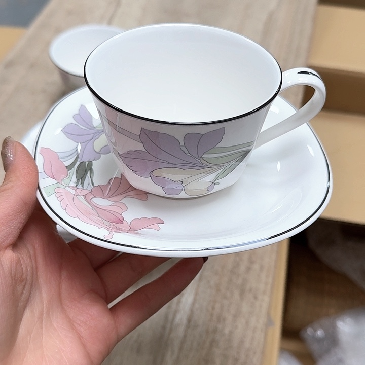 瓷片噗哈哈哈哈哈哈哈哈哈我笑