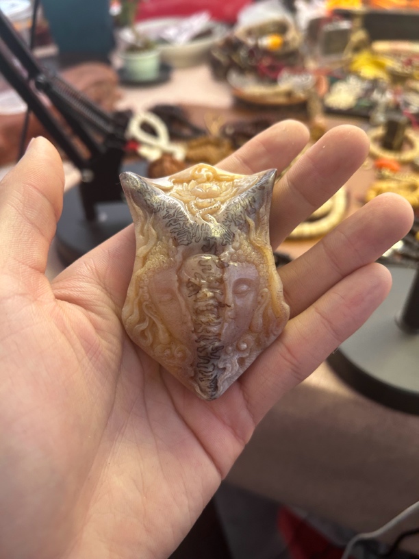 非金属亚克力吊坠 牌子的工艺品带雕工