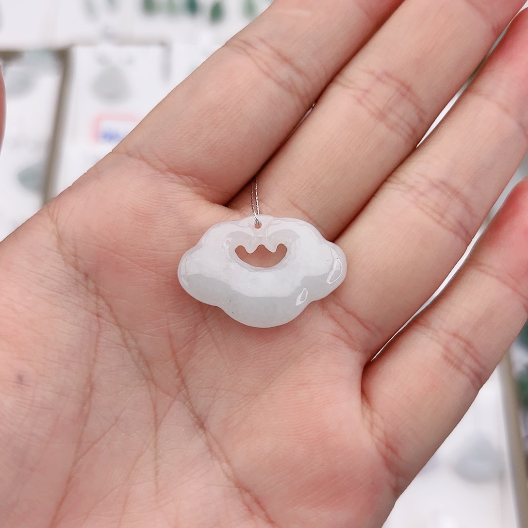 翡翠颈饰未镶嵌祥云锁