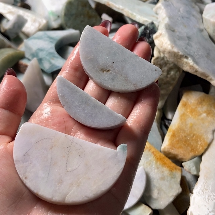 翡翠颈饰未镶嵌天然翡翠