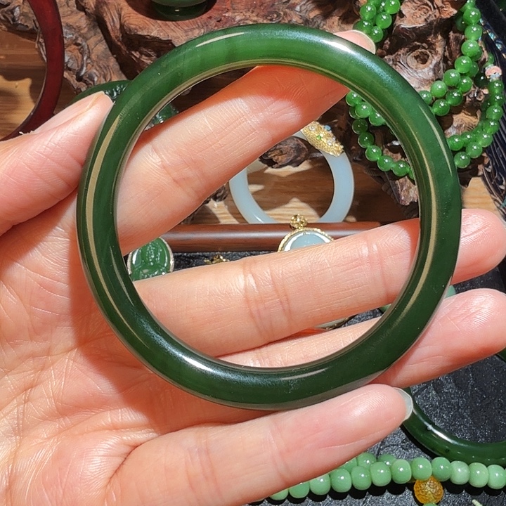和田玉（碧玉）未镶嵌手镯俄碧 菠菜绿