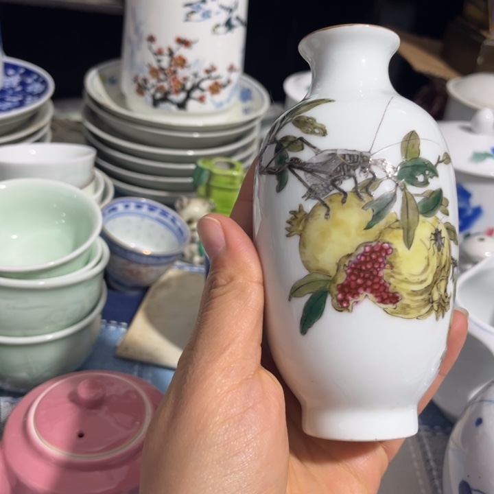 瓷手柄款景德镇粉彩瓶子