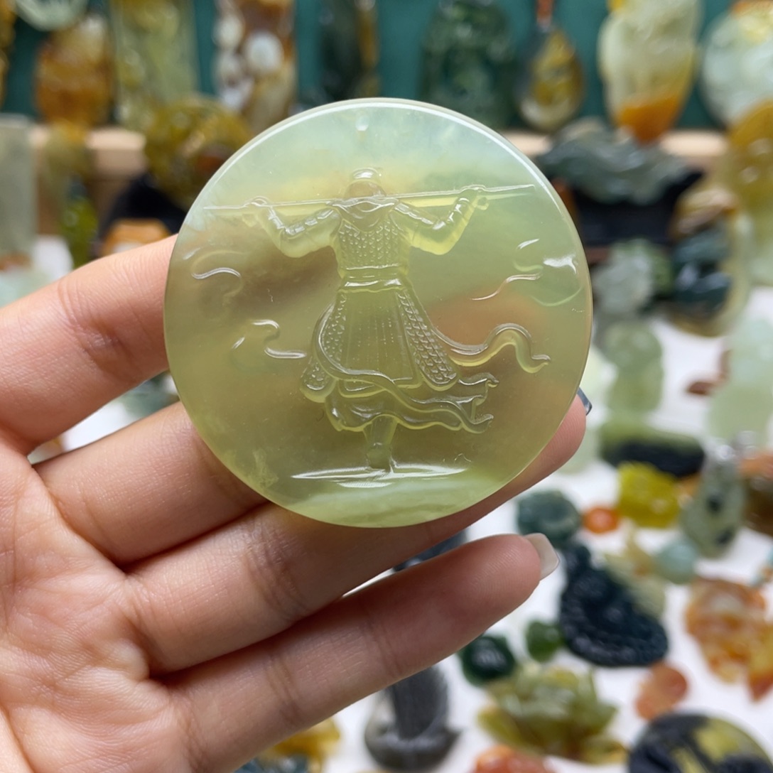 蛇纹石玉颈饰未镶嵌