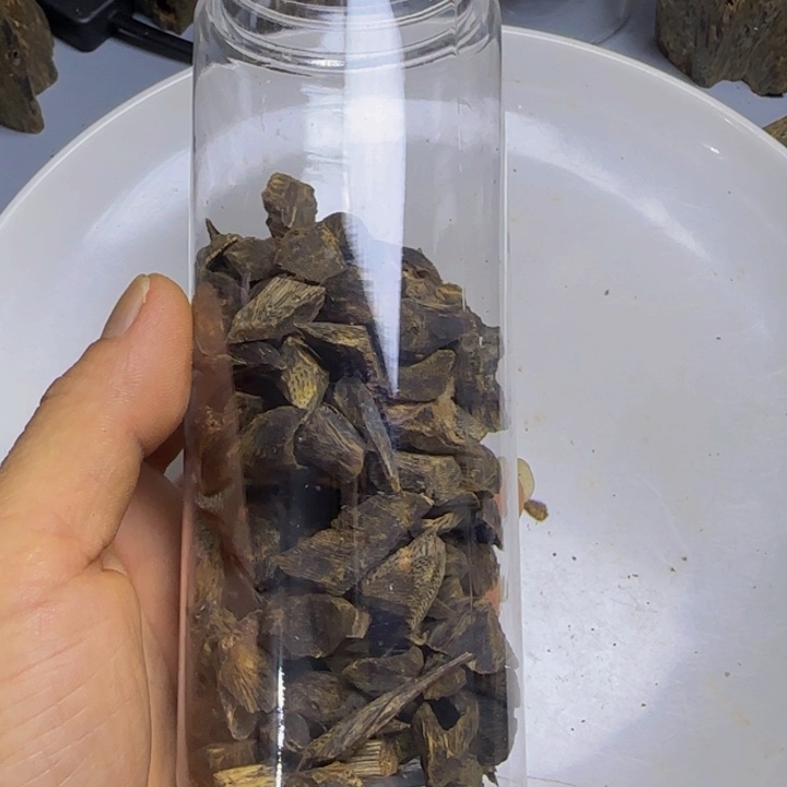 香料林*叔透顶绿树钉62克多样性发货，以直播间为准