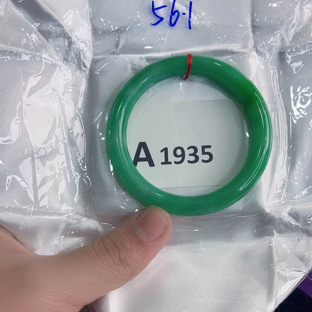 翡翠手镯未镶嵌多样性