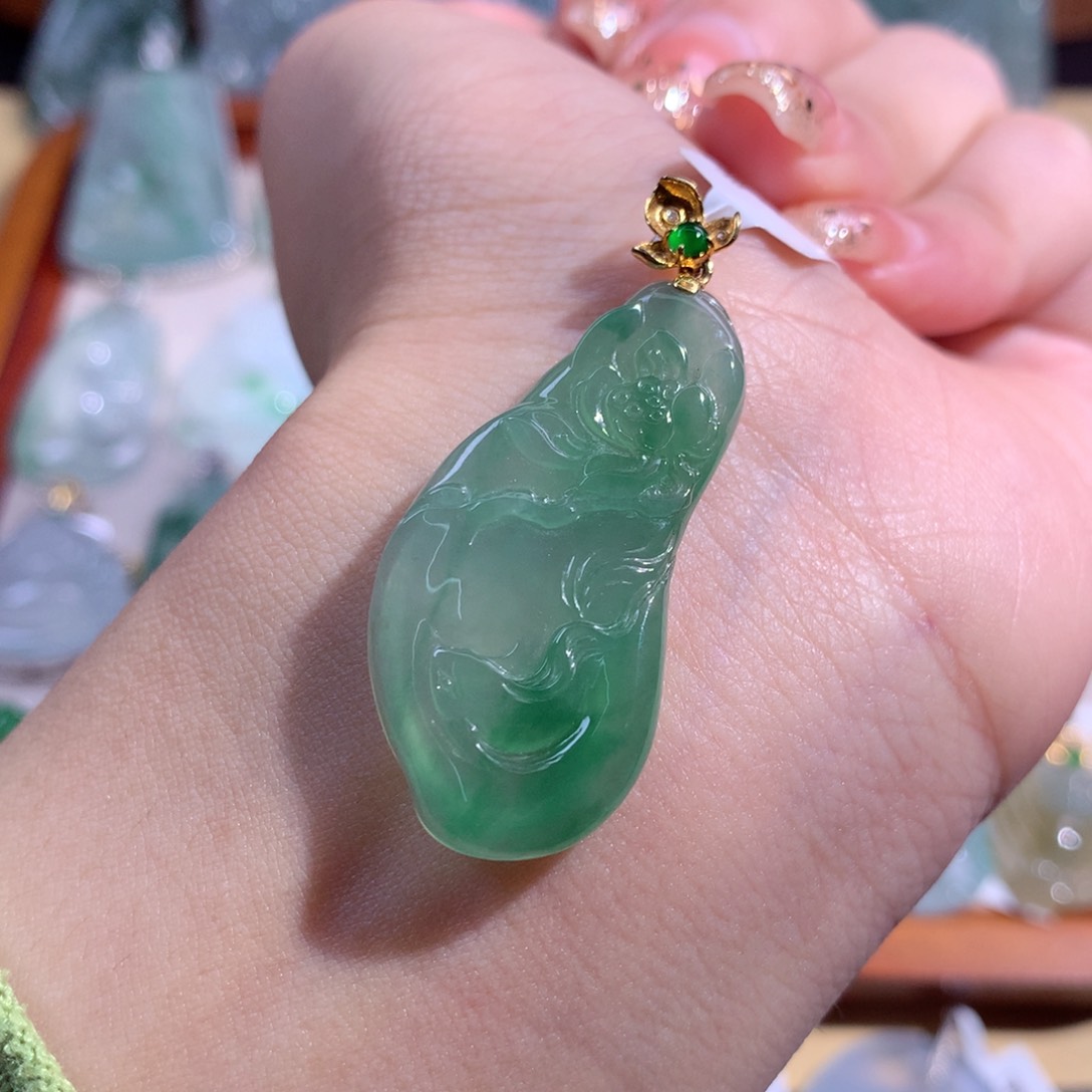 翡翠颈饰18K金镶嵌冰飘花莲花