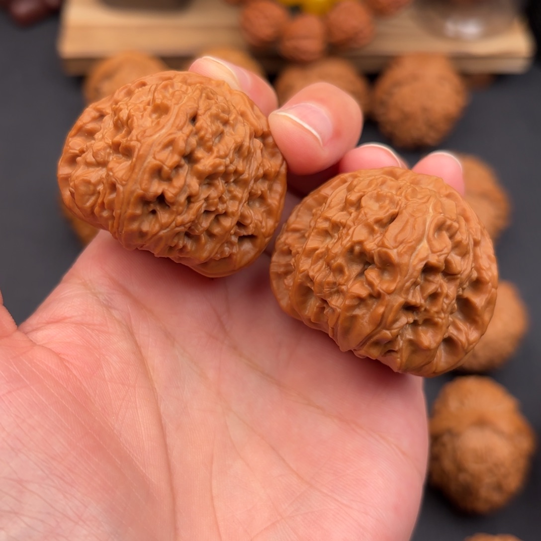 文玩核桃把件三角白边42肚44