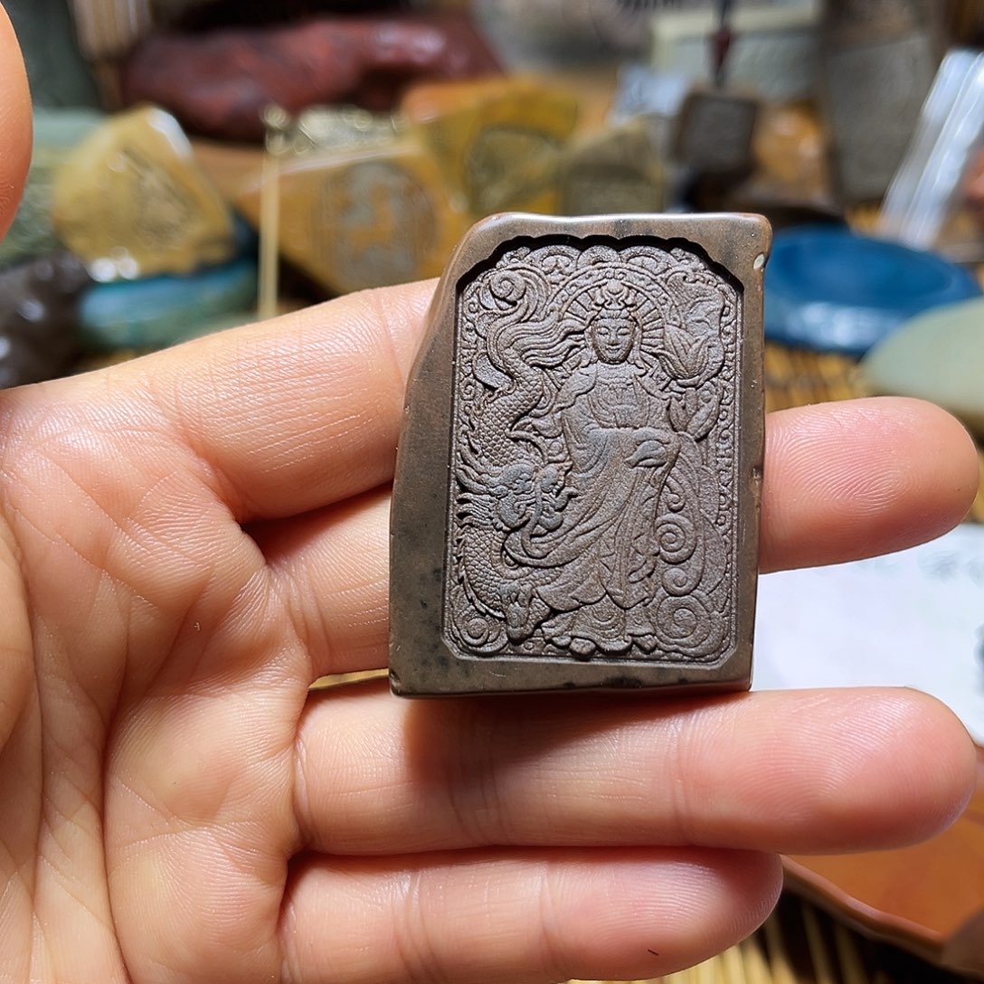 28 新疆原石雕刻手把件，