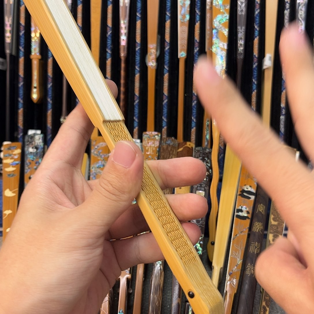 扇子纯手工制作的