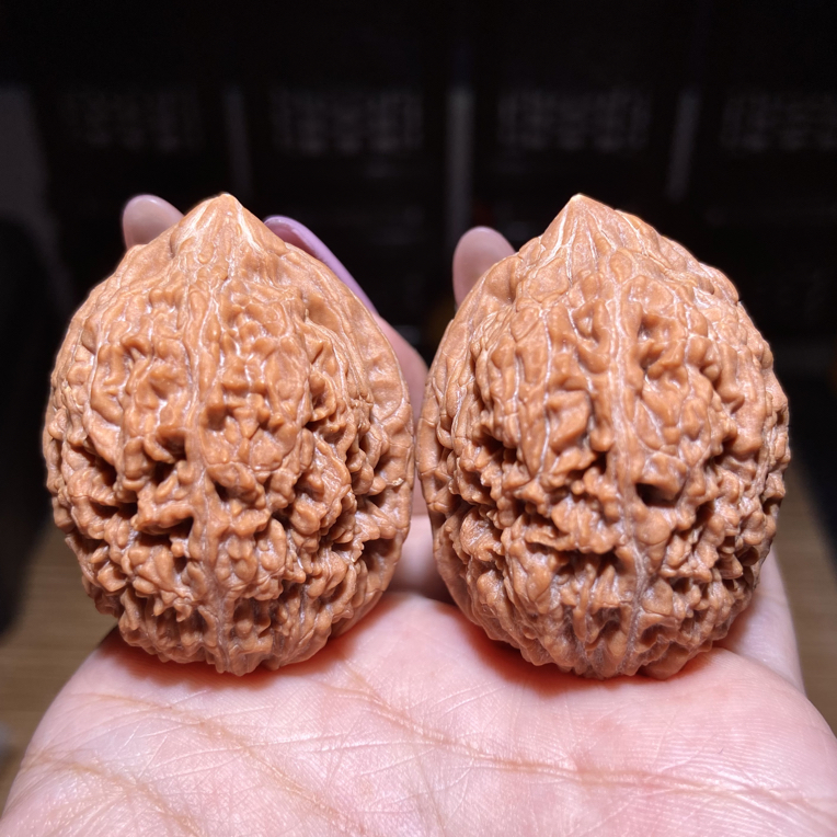 精品文玩核桃大蒜头红皮狮子头磨盘把件