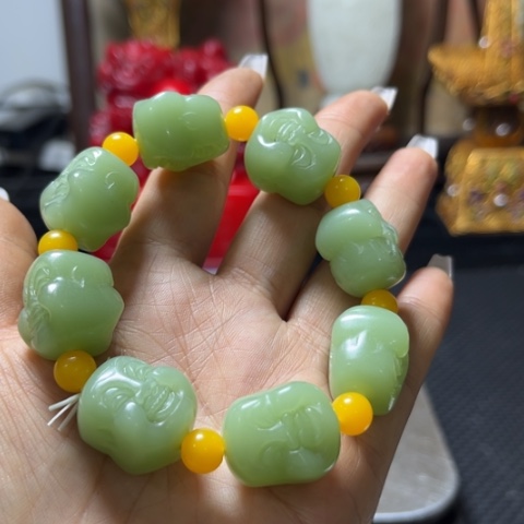 和田玉吊坠未镶嵌致*春