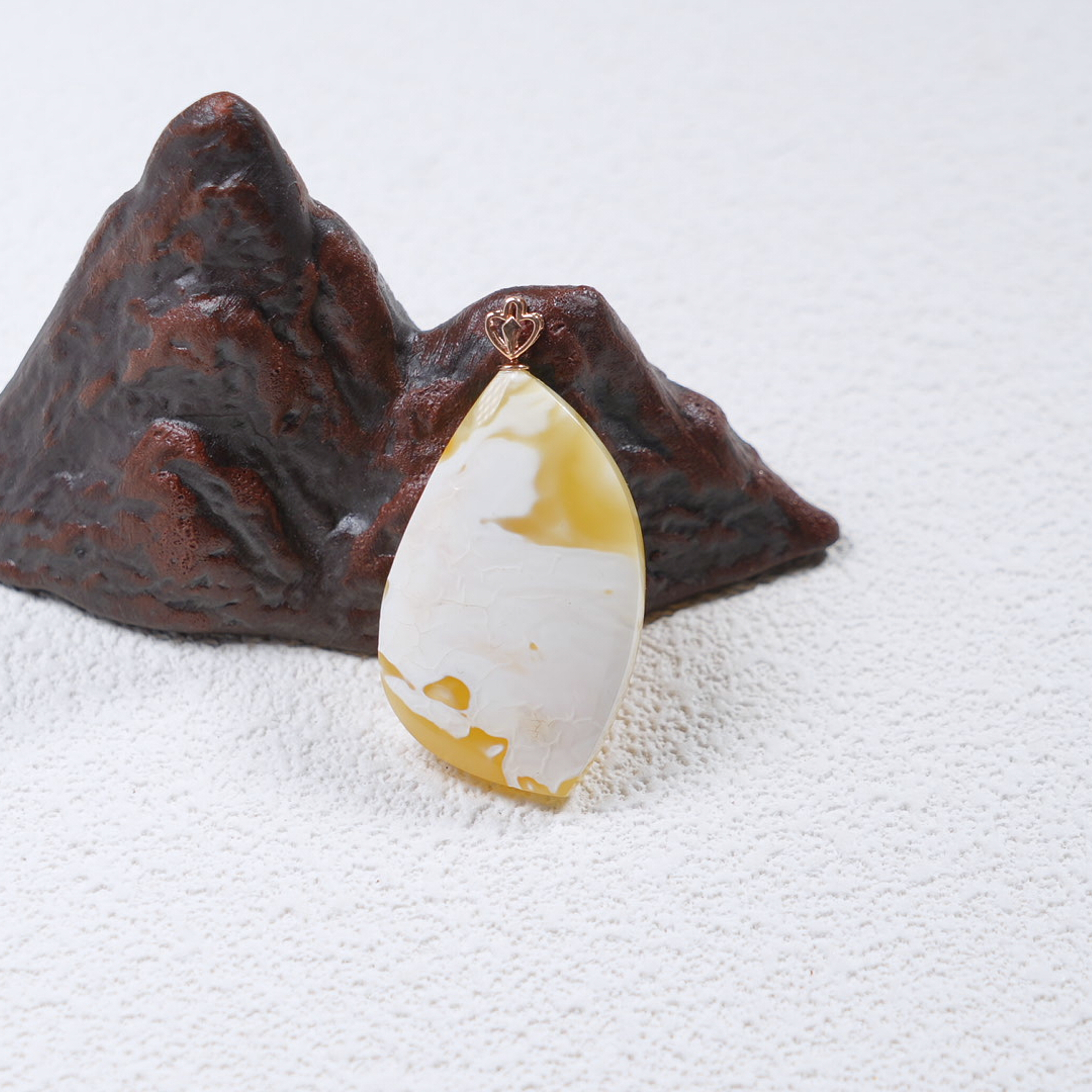 天然琥珀18k金镶嵌吊坠