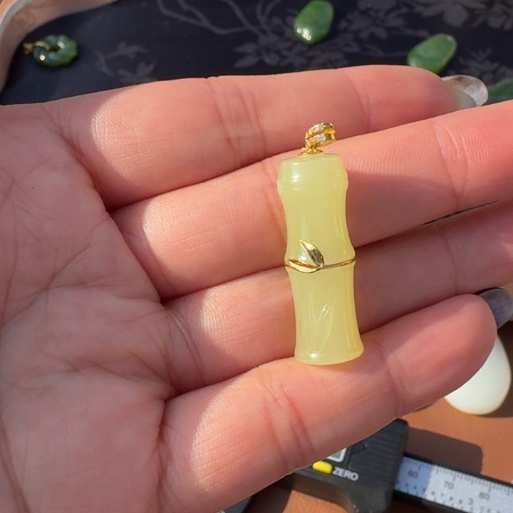 和田玉18K金镶嵌颈饰