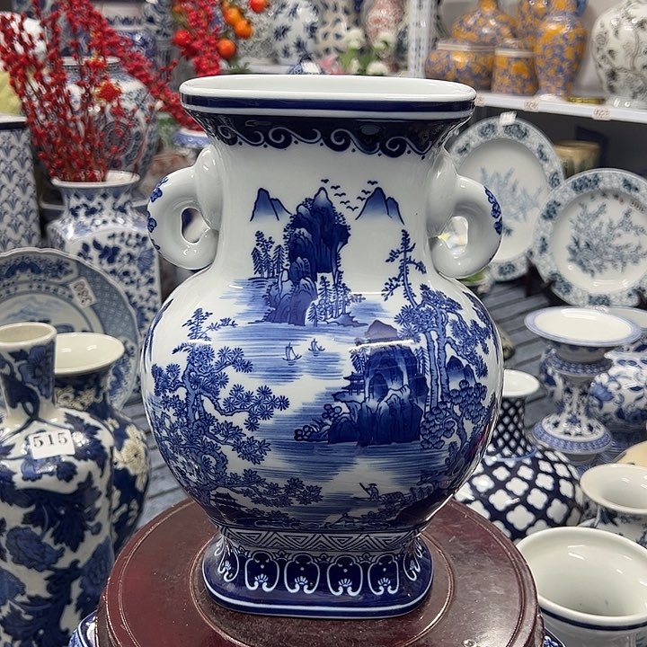 摆件青花瓷手工手绘高温釉下彩，双耳山水画花瓶，默认瑕疵福利