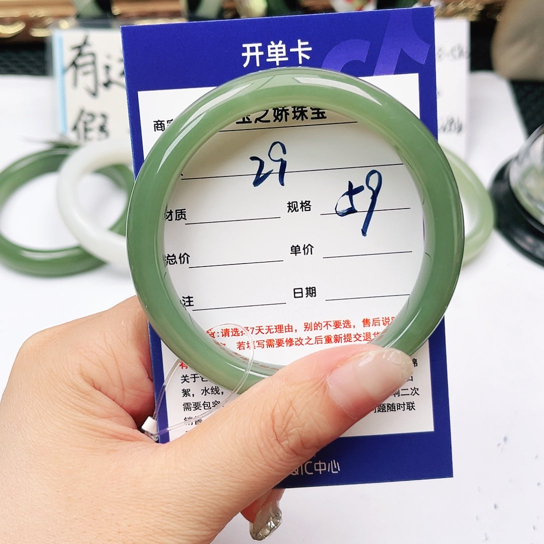 和田玉手镯未镶嵌